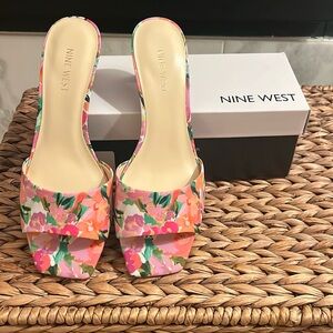 Nine West kitten heel floral sandals size 9